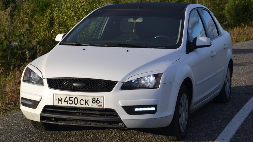 Форд фокус 2 дорестайлинг седан белый