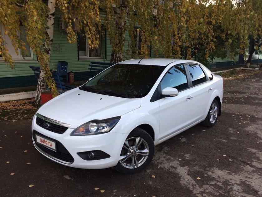 Ford Focus 2 Рестайлинг седан белый