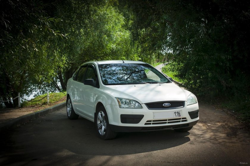Ford Focus 2 седан белый