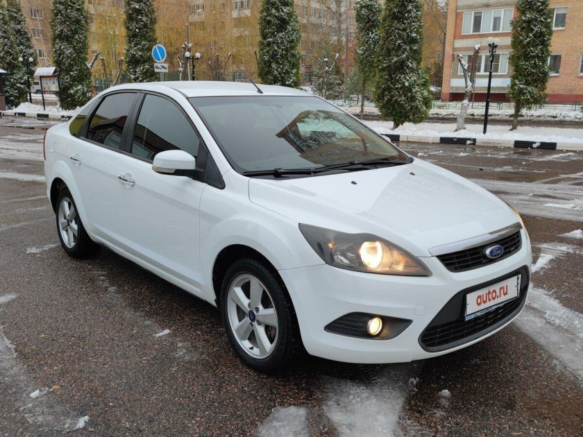 Ford focus 2 рестайлинг седан белый