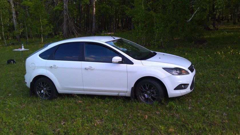 Форд фокус 2 хэтчбек белый