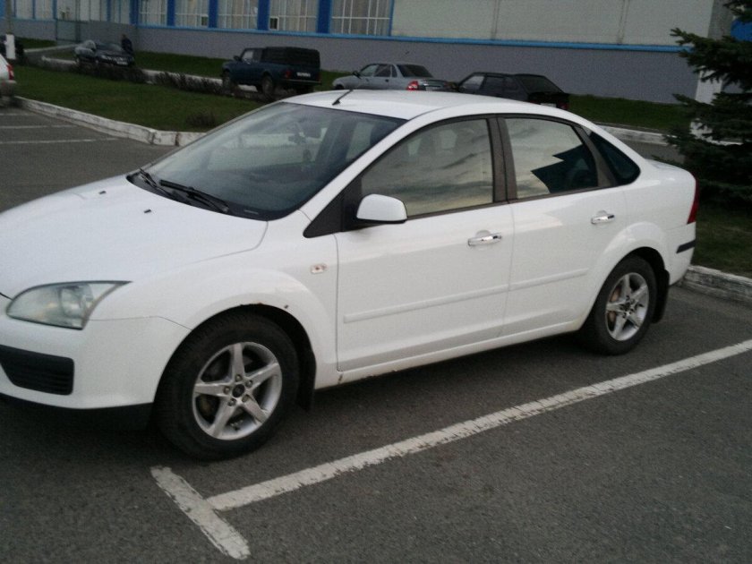 Ford Focus 2 седан белый