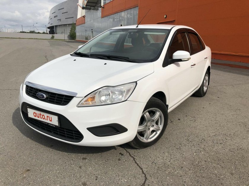 Ford Focus 2 Рестайлинг седан белый