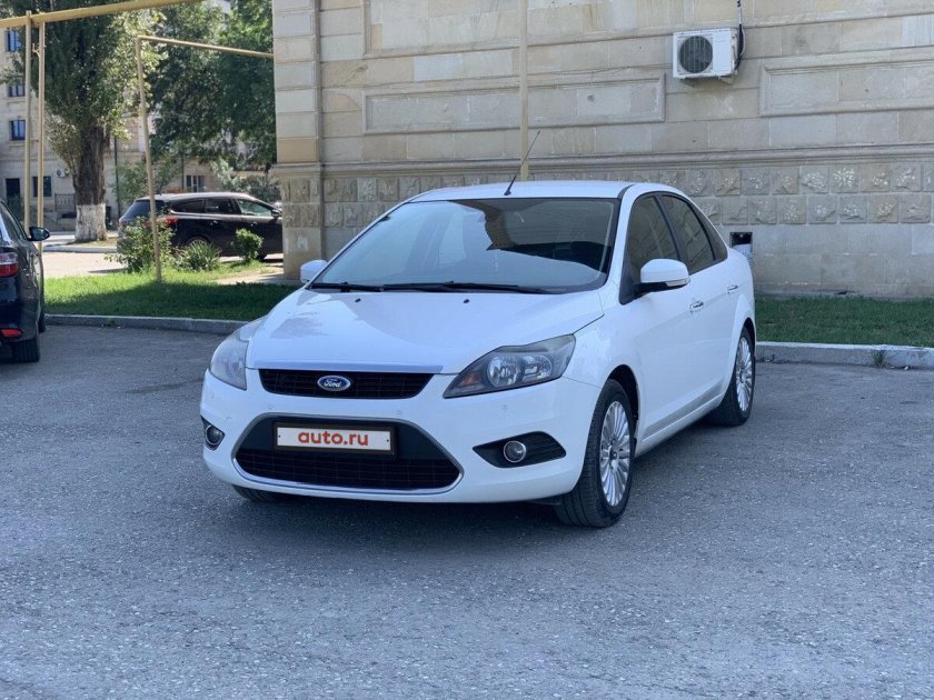 Ford Focus 2011 седан белый
