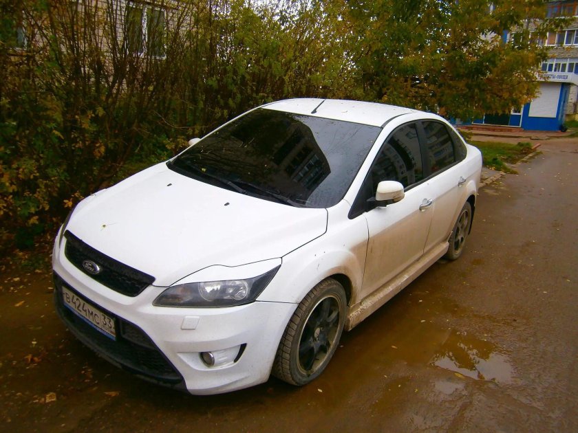 Форд фокус 2 дорестайлинг седан белый