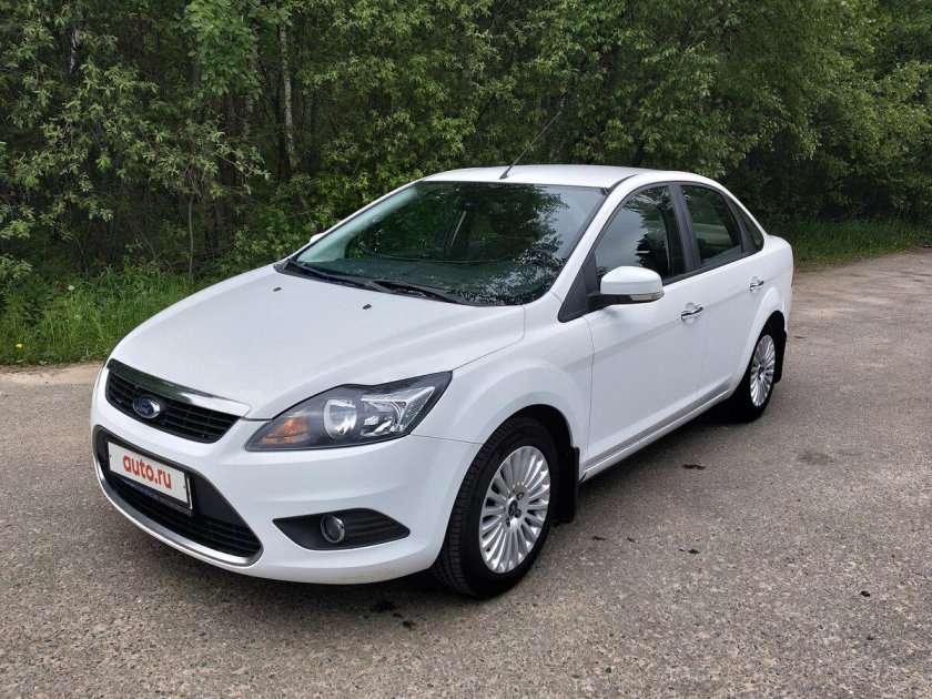 Ford Focus 2011 седан белый