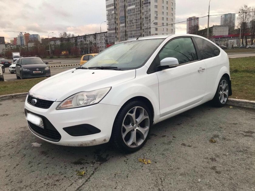 Форд фокус 2 хэтчбек белый