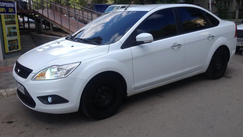 Ford Focus 2 Рестайлинг седан белый