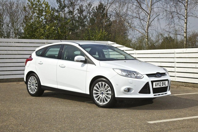 Ford Focus 3 хэтчбек белый