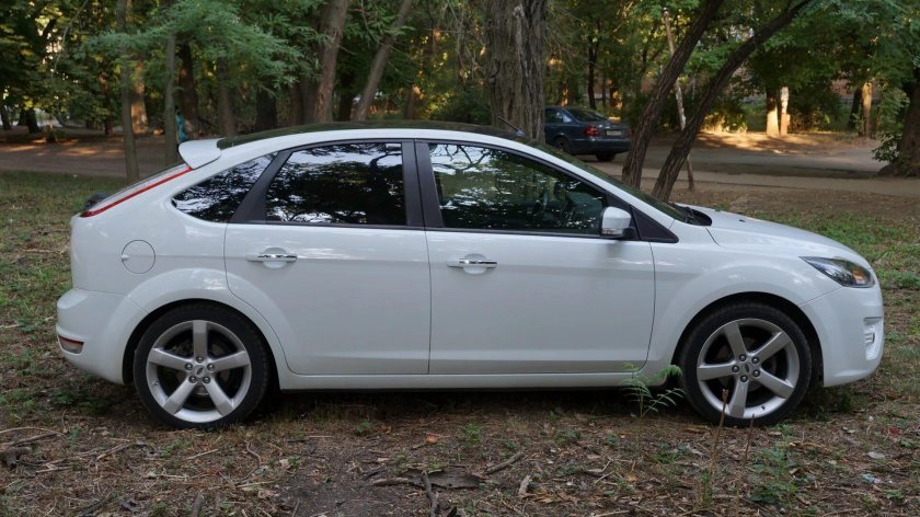 Форд фокус 2 хэтчбек белый