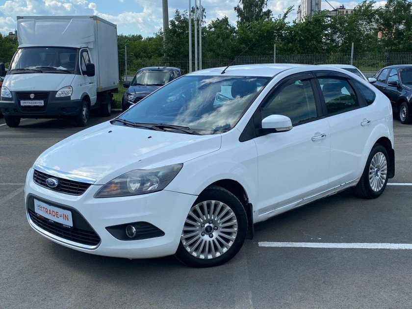 Белый форд фокус