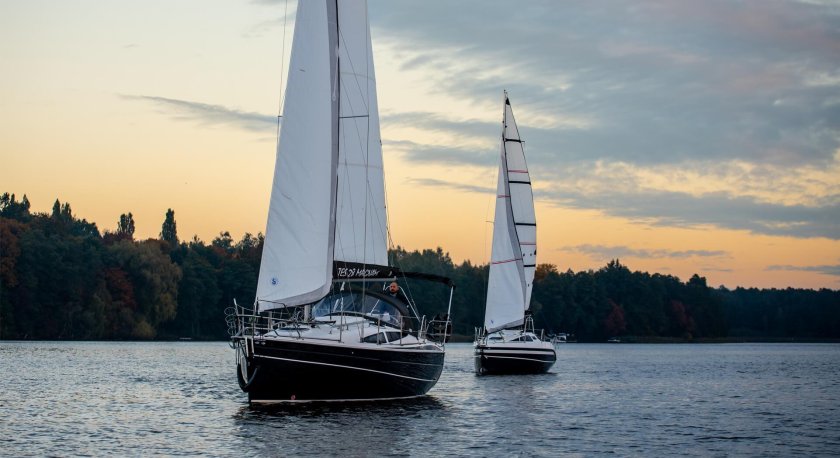 Парусная яхта