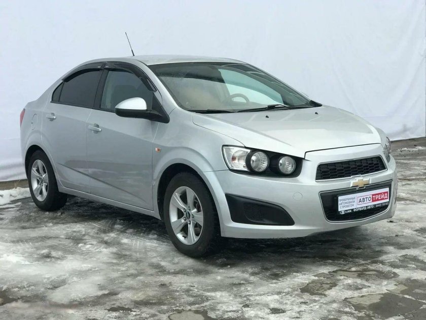Серебристый Авео т300 седан