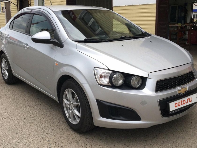 Шевроле Авео серебристый