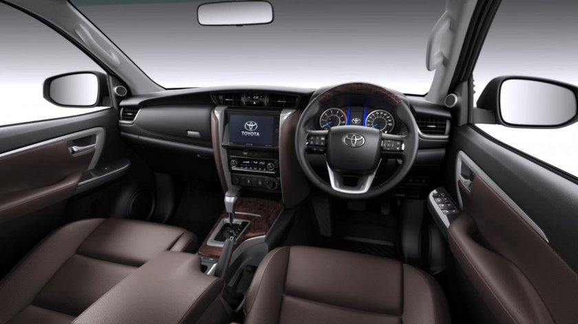 Тойота фортунер 2021 салон