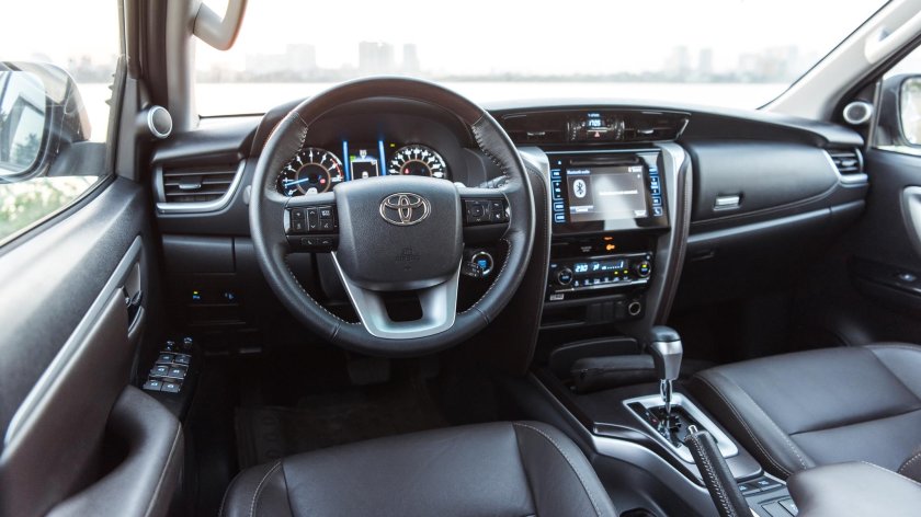 Toyota Fortuner 2021 салон