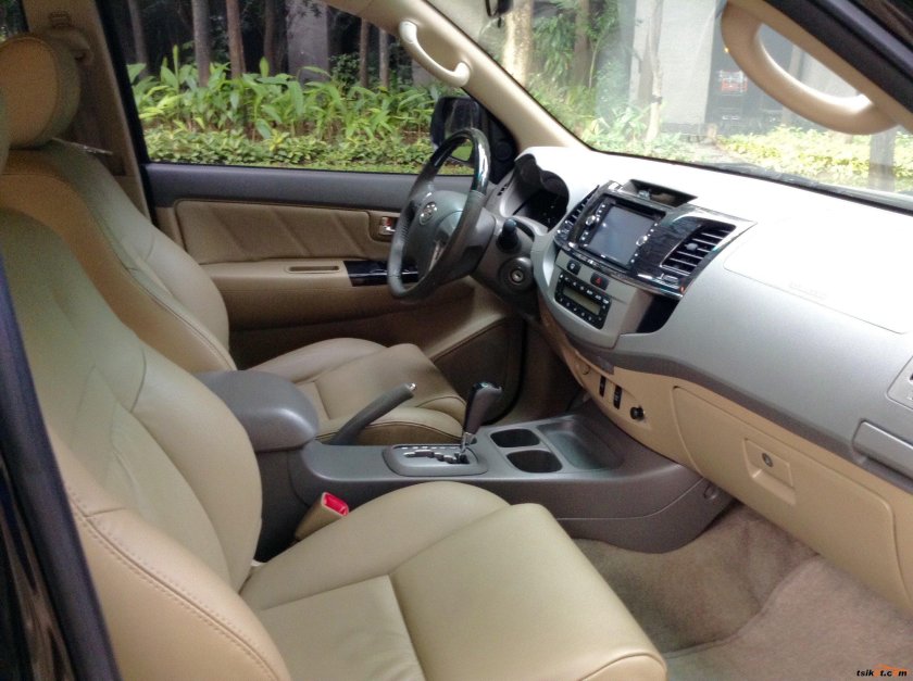 Тойота фортунер 2007 салон