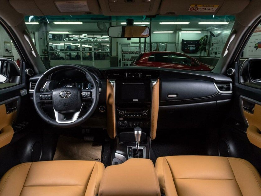 Toyota Fortuner 2017 салон