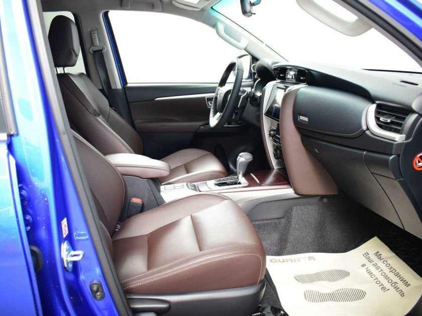 Тойота фортунер 2022 салон