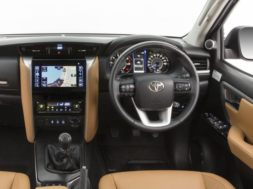 Тойота фортунер 2017 салон