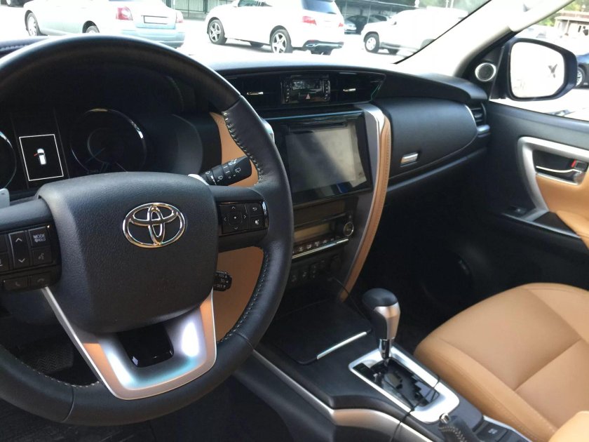 Toyota Fortuner 2018 салон