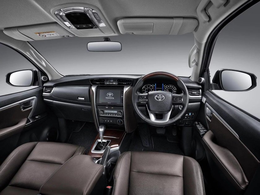 Тойота фортунер 2017 салон