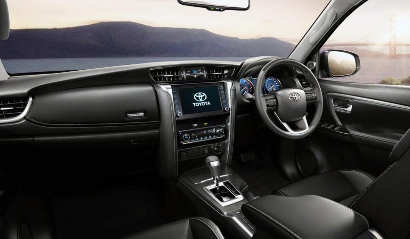 Toyota fortuner 2021 салон