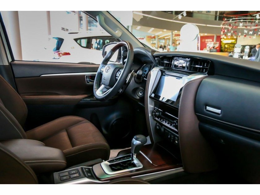 Toyota Fortuner 2.7 салон