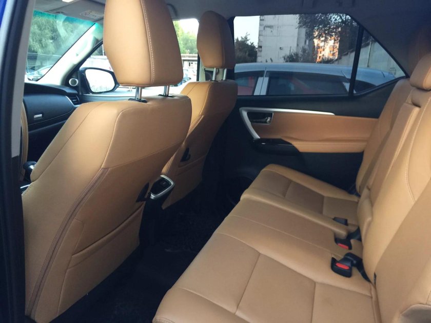 Toyota Fortuner салон