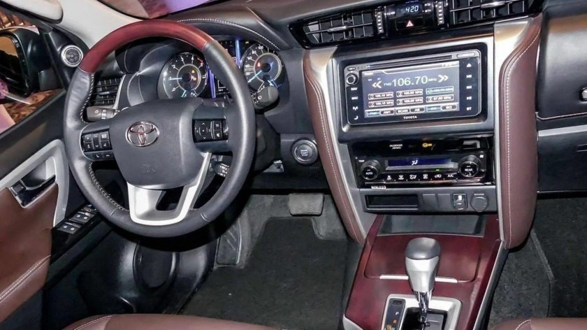Toyota Fortuner 2019 салон