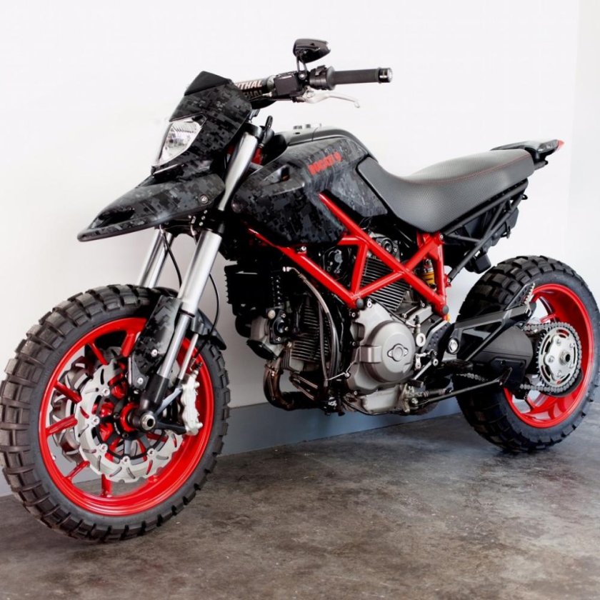 Ducati Hypermotard 796