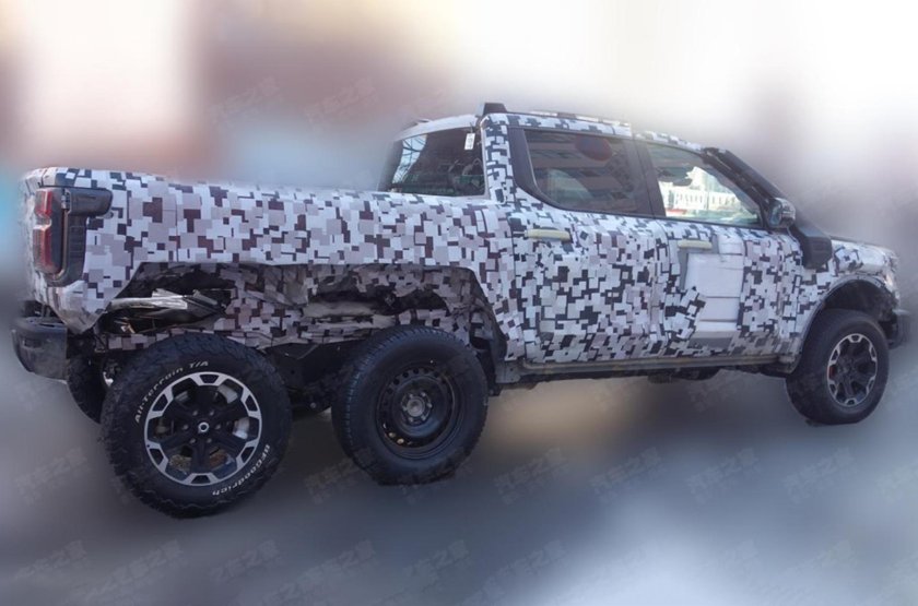 Шестиколесный автомобиль