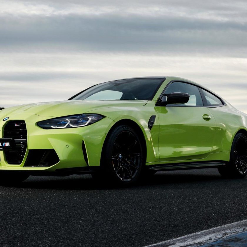BMW m4 2021 зеленая