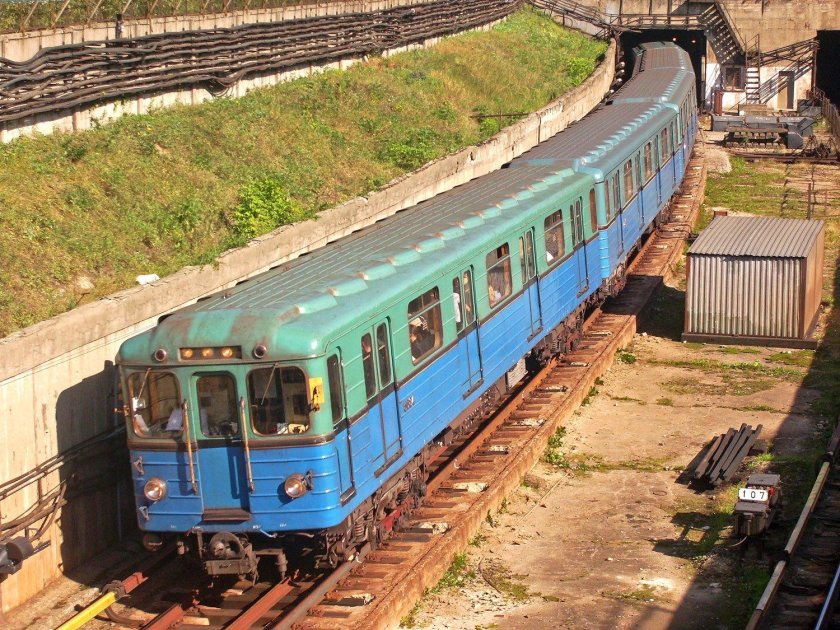 Еж-3 вагон метро