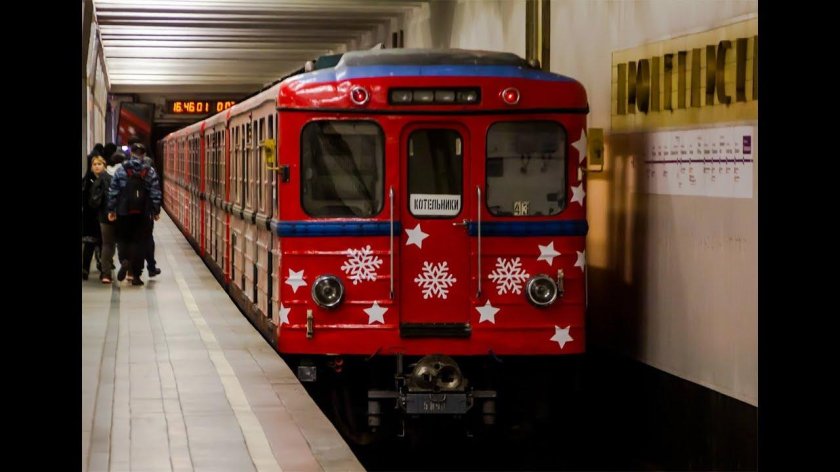 Новогодний поезд метро еж3 2023