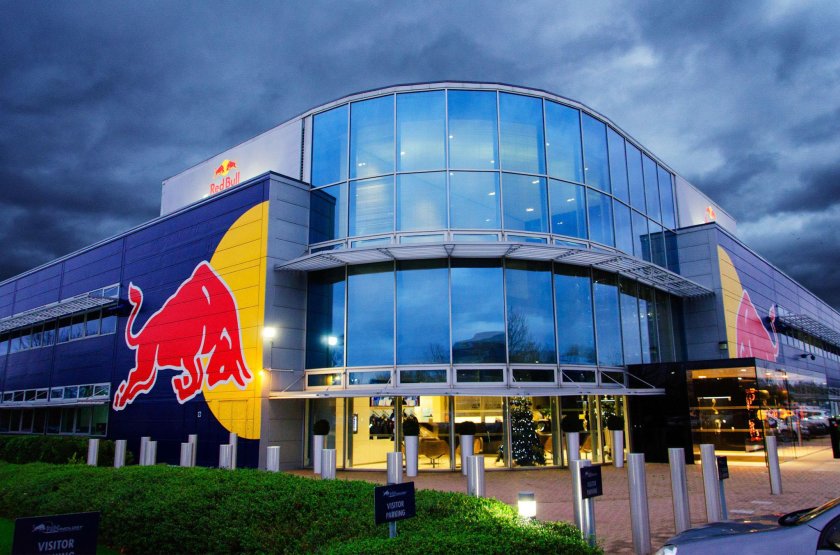 Милтон Кинс ред Булл