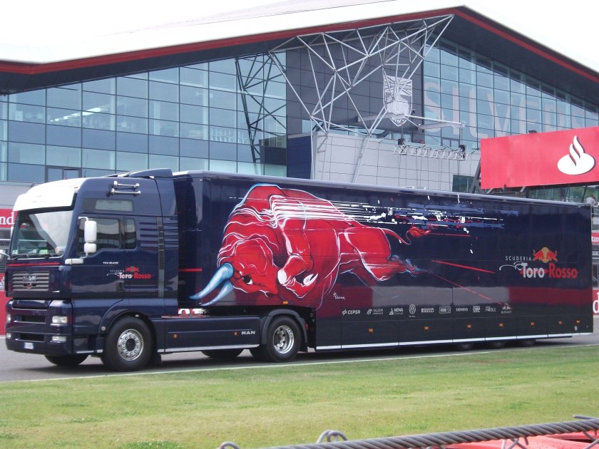 Грузовики фуры