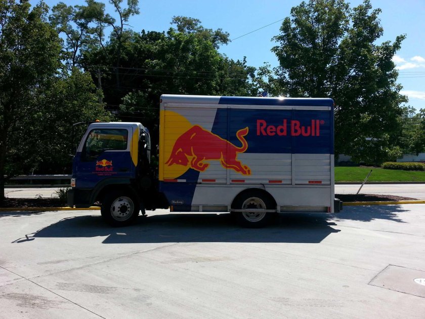 Грузовик ред Булл