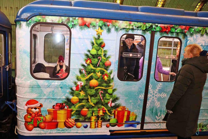 Новогодний поезд метро 2022 Русич