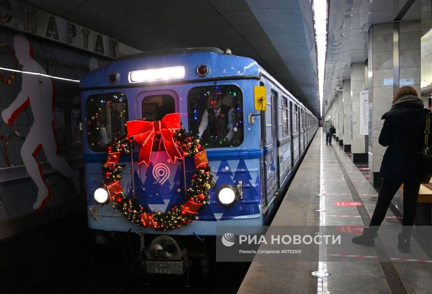 Новогодний поезд метро еж3 2023