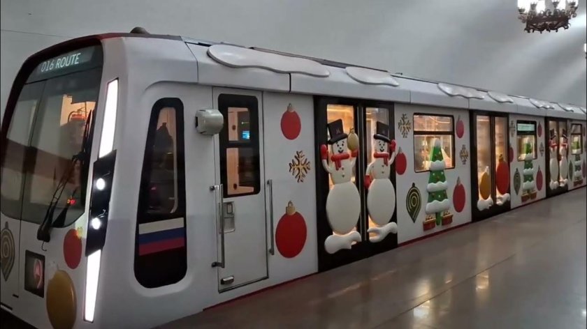 Новогодний поезд метро москва