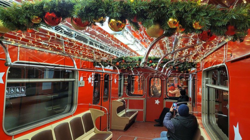 Новогодний поезд еж3