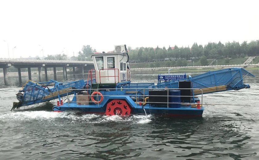 Водный комбайн для сбора водорослей