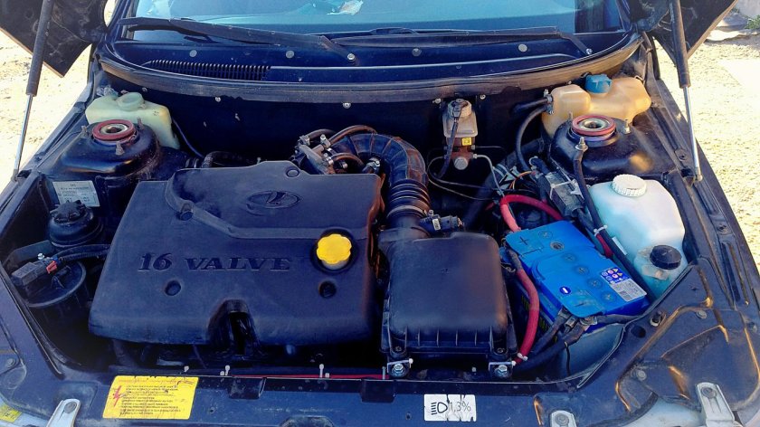 Подкапотка ВАЗ 2112