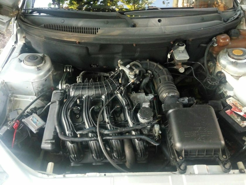 Моторный отсек ВАЗ 2110