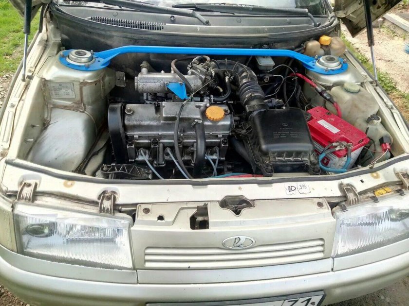 ВАЗ 2110 16 под капотом