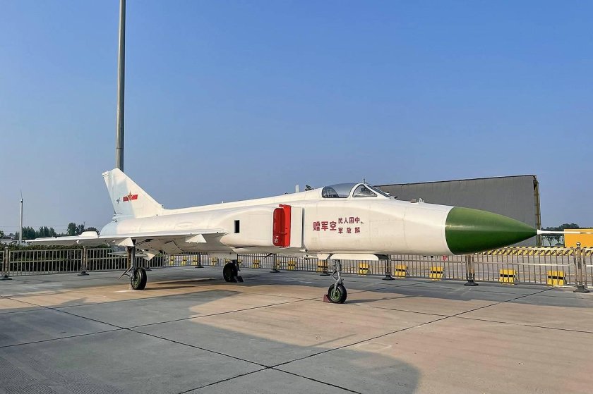 Самолет военный