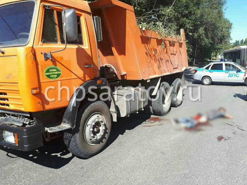 Камаз переехал человека