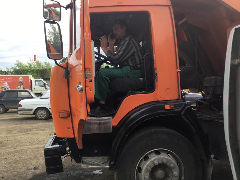 Водитель самосвала