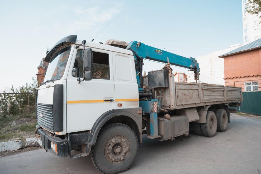 МАЗ 6303 манипулятор